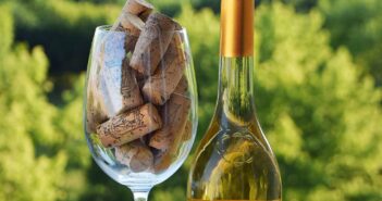 Tokajské víno a sklenice